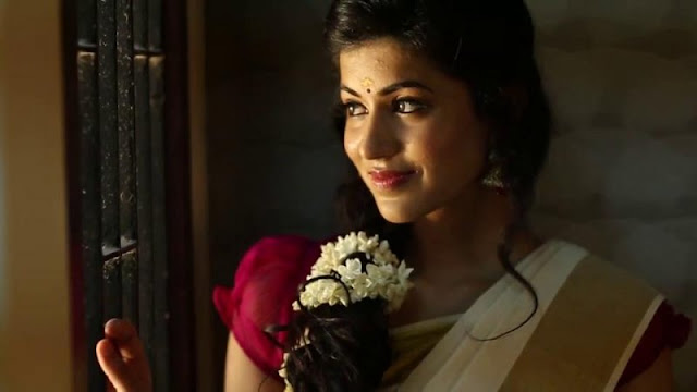 Tamil Actress Anju Kurian Latest Pics In Saree 4