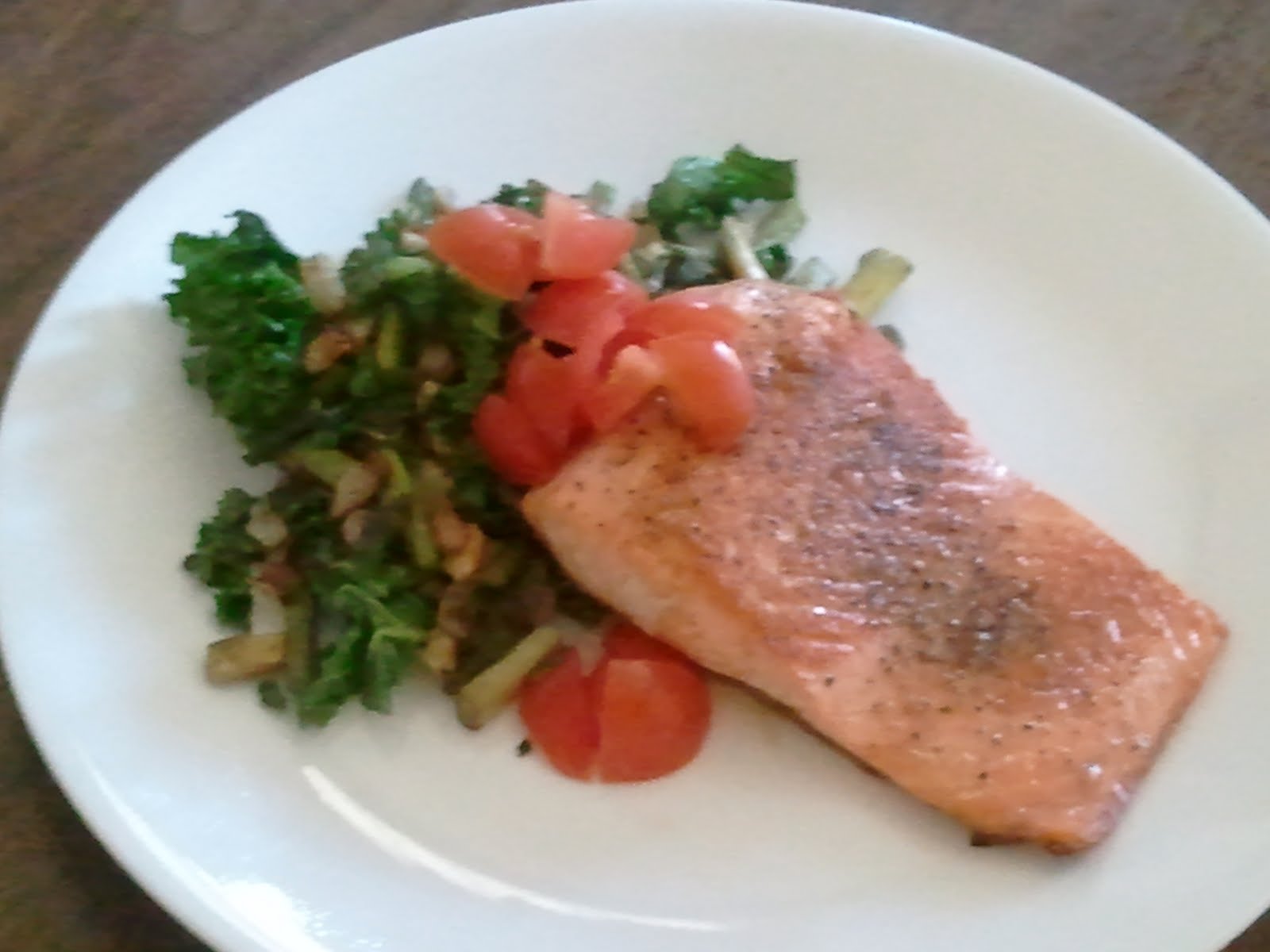 K I T C H E N 4 0 1 56 Pan Seared Steelhead Salmon / Spicy Kale Salad with Fennel, Cremini