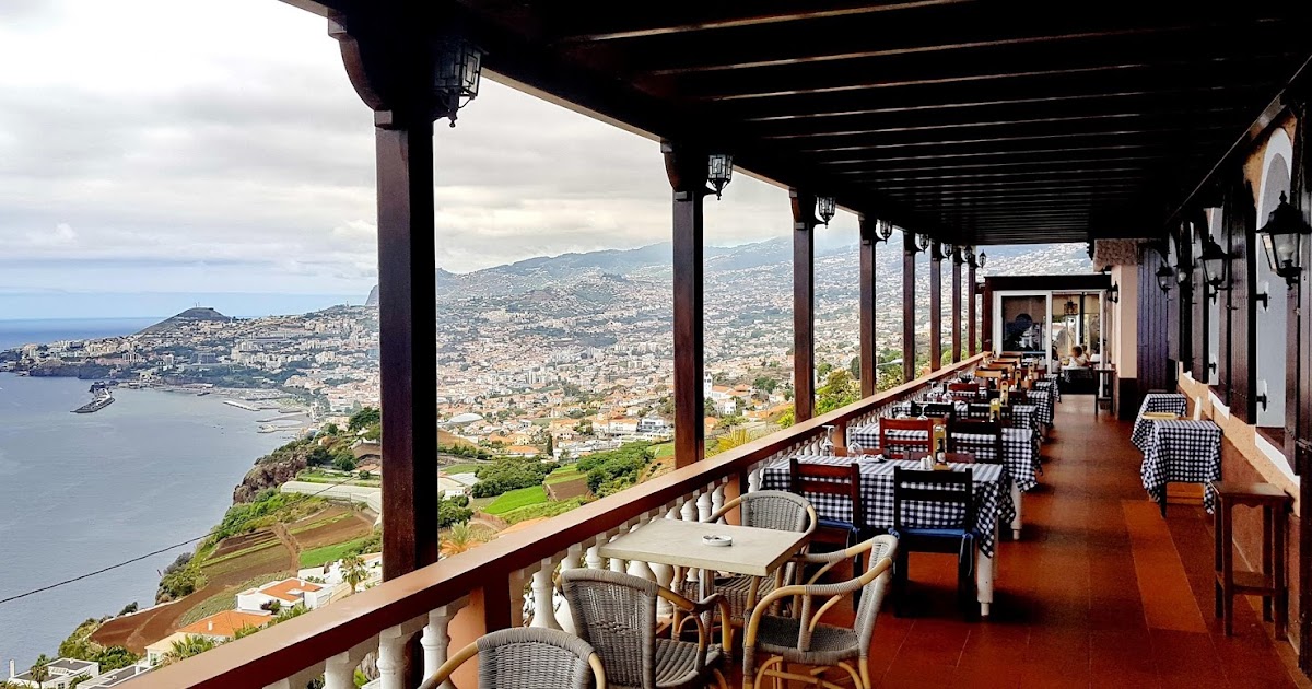 um restaurante com boa comida e vista de encantar Funchal Daily Photo