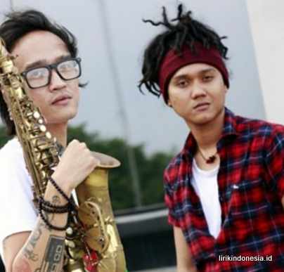 Lirik Lagu Ada Aku Di Sini - Dhyo Haw | Lirik Lagu Populer