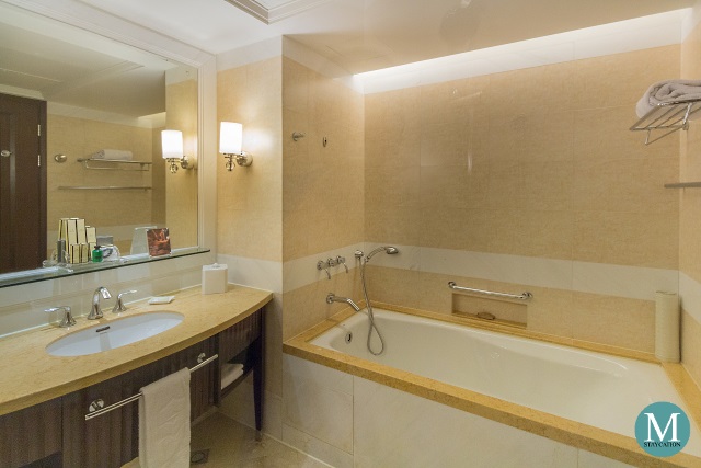 Deluxe River View Room at Shangri-La Hotel Guilin