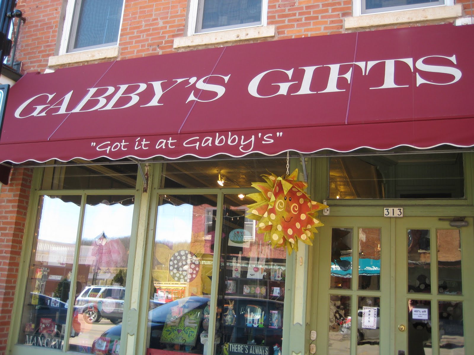 DestiKNITions GALENA, ILLINOIS The Shopping & Lodging