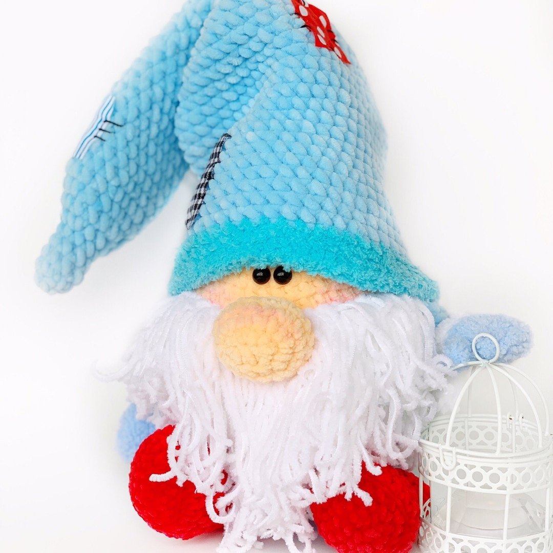 Вязаный гномик крючком