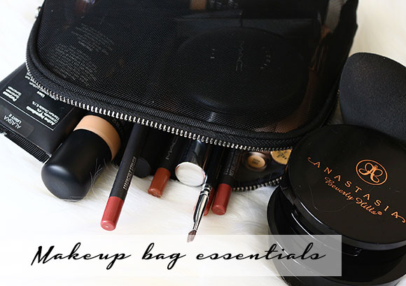 What's in my makeup bag" - Products that I'm currently using!