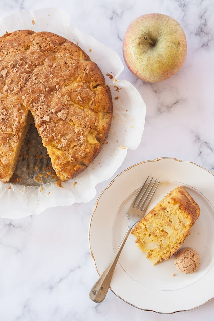 Torta di mele e amaretti