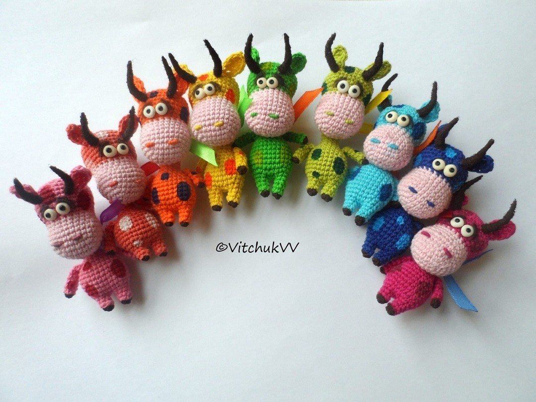 Вязаная коровка крючком