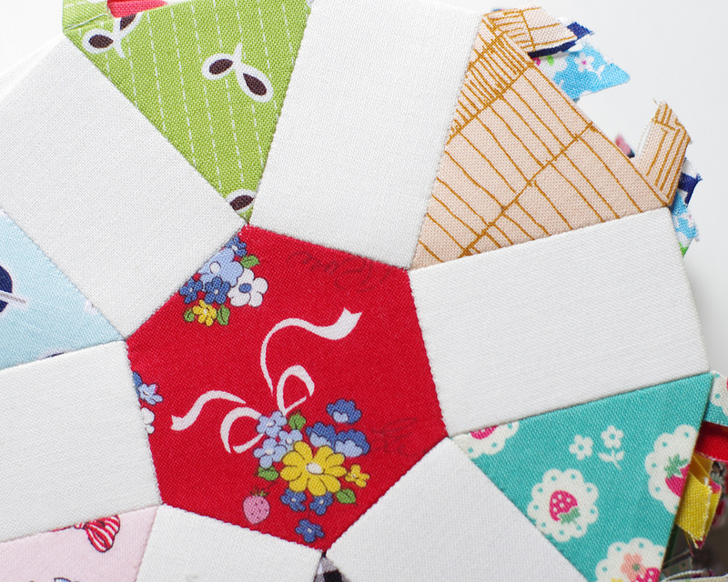 Red Pepper Quilts Wagon Wheel Quilt An English Paper Piecing Project