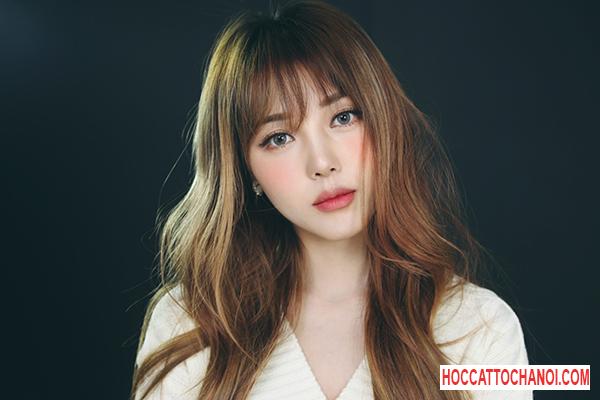 Những khuôn mặt tròn xoe cùng tóc mái thưa này sẽ khiến chị em lao đi cắt tóc mái ngay Những khuôn mặt tròn xoe cùng tóc mái thưa này sẽ khiến chị em lao đi cắt tóc mái ngay