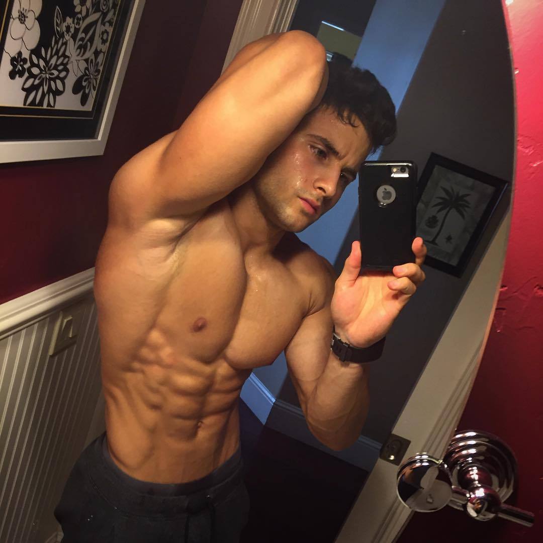 sexy-sweaty-shirtless-guy-dominic-nicolai-ripped-abs-selfie