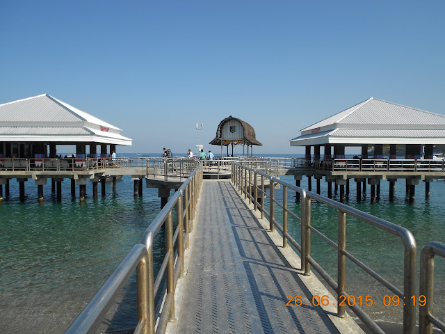 Pantai Senggigi Lombok - nenghepi.com
