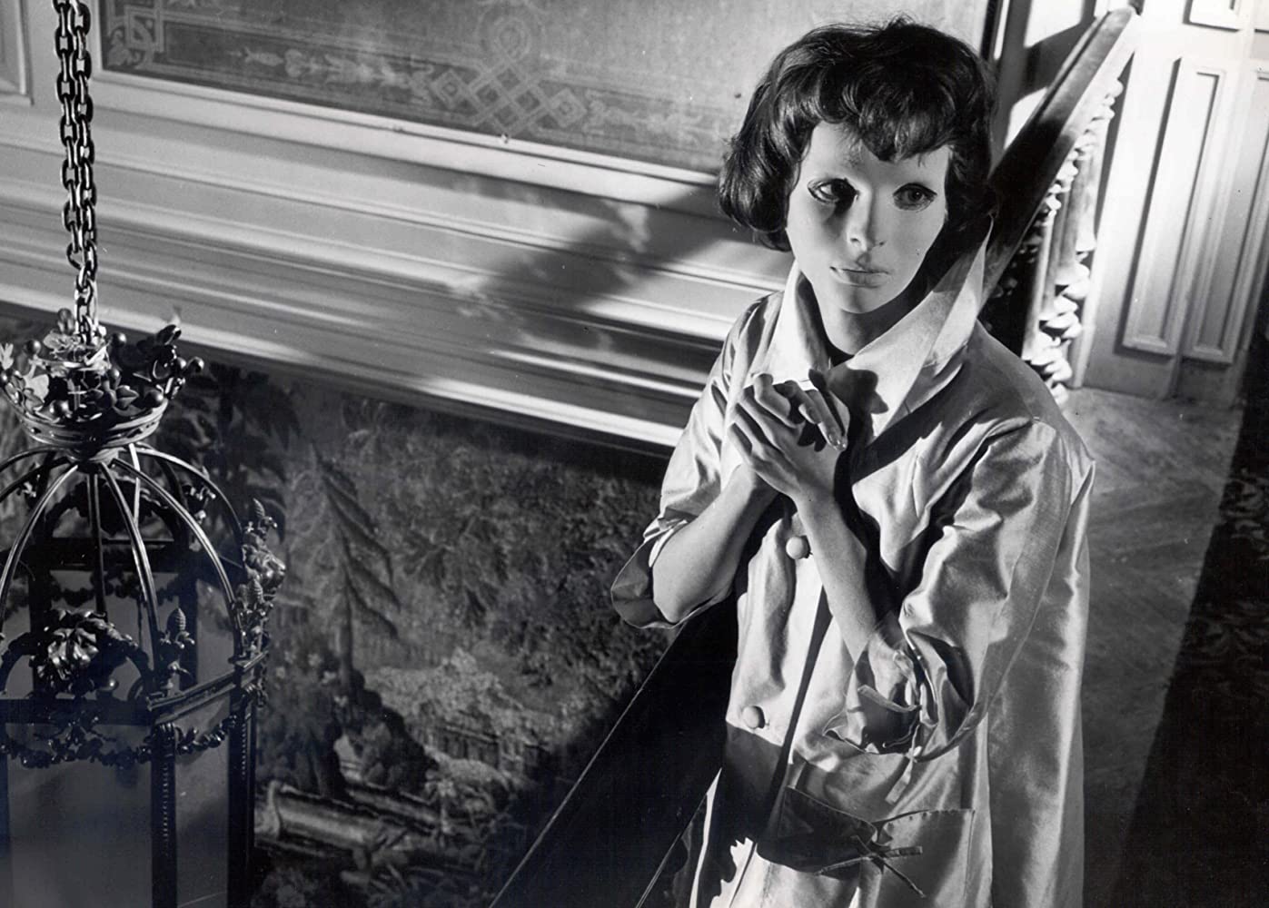 Review Film Eyes Without a Face / Les Yeux Sans Visage (1960) Justina Landhiani