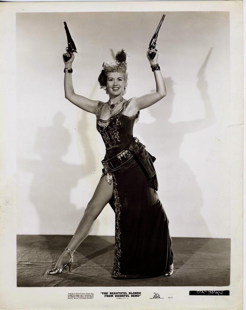 Women%2BPosing%2Bwith%2BGuns%2B(20).jpg