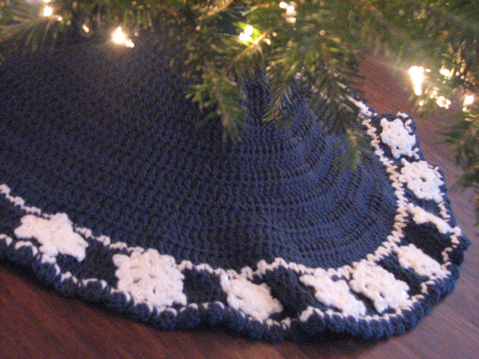 Creative Crochet by Becky Crochet Snowflake Christmas Tree Skirt & Pattern