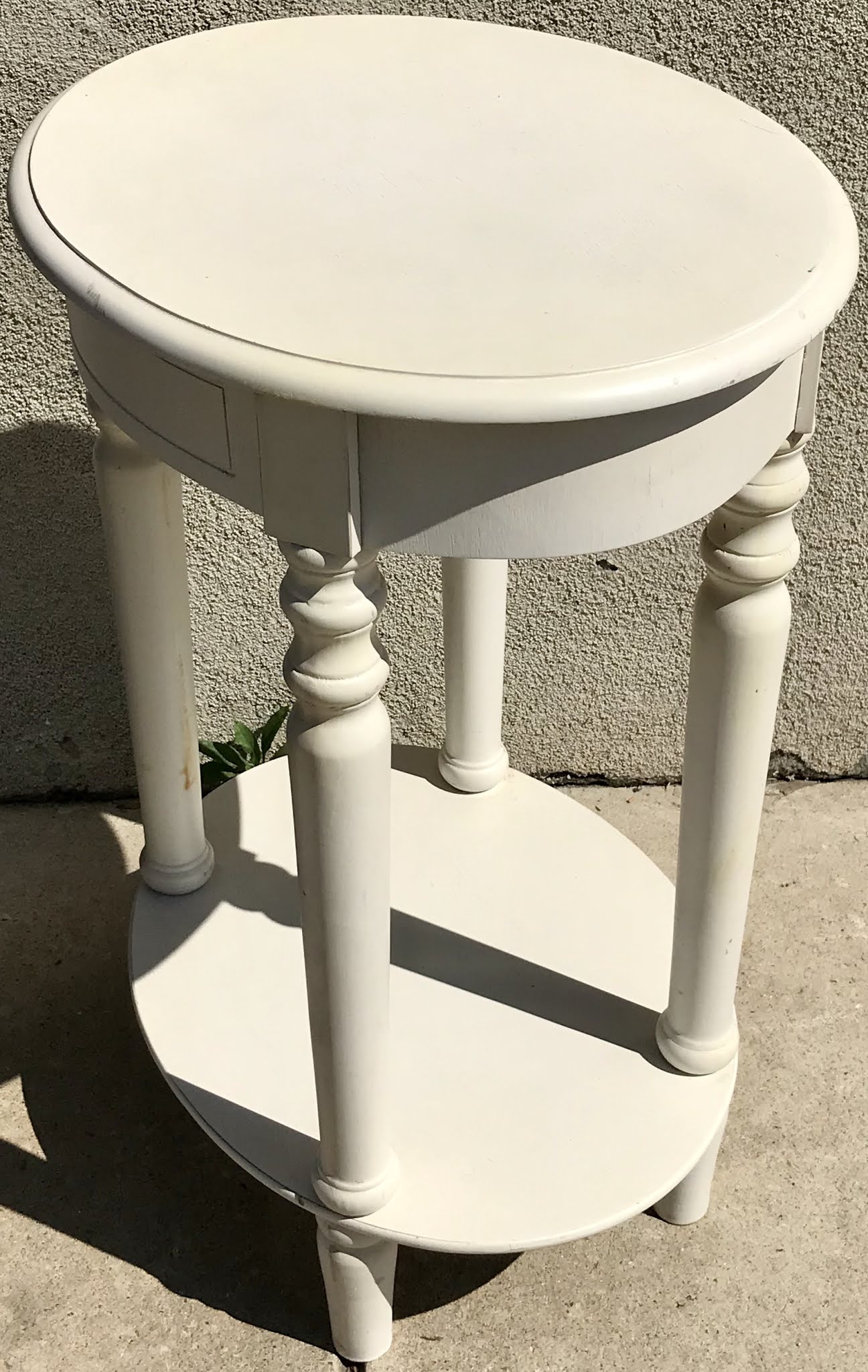 Uhuru Furniture & Collectibles REDUCED Small Accent Table with Lower