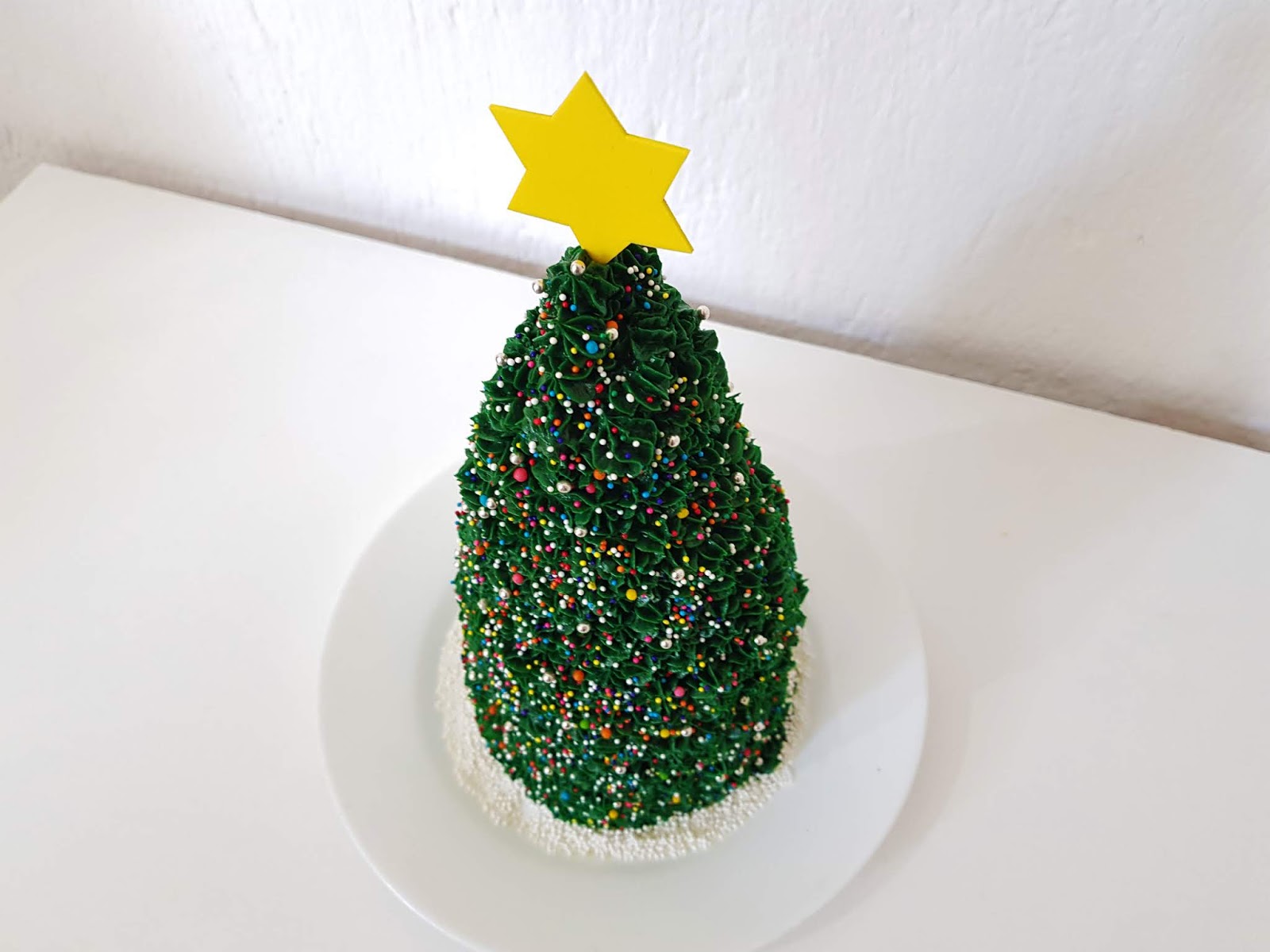 how to make a christmas tree shaped cake