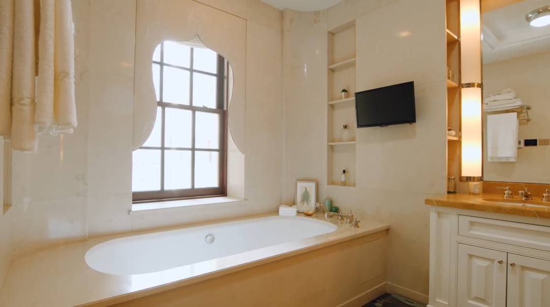 19 Photos vs. 823 Park Ave #6, New York, NY Interior Design Luxury Condo Tour