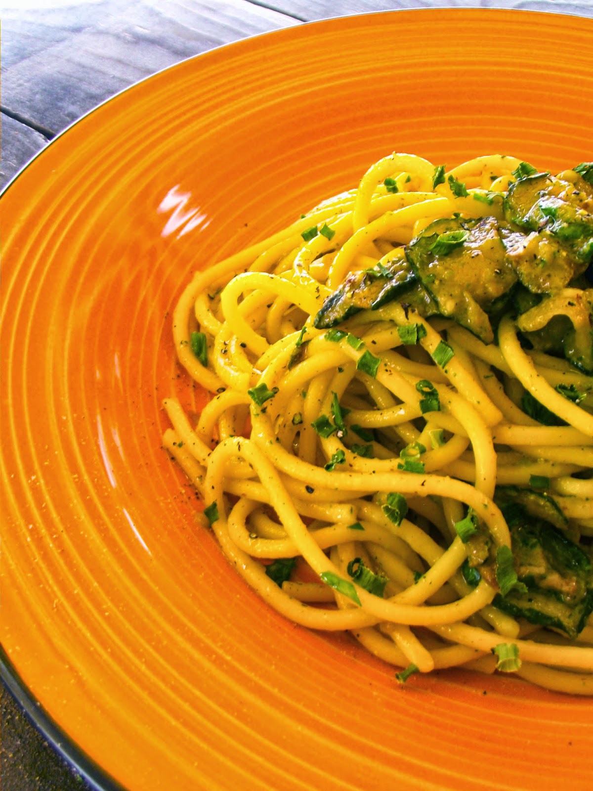 gli spaghetti alle zucchine con la scoperta dell'acqua (calda)