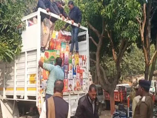संतरे से लदे ट्रक से मंगाई जा रही 60 लाख रुपये की अवैध शराब, उत्पाद विभाग ने किया जब्त संतरे से लदे ट्रक से मंगाई जा रही 60 लाख रुपये की अवैध शराब, उत्पाद विभाग ने किया जब्त