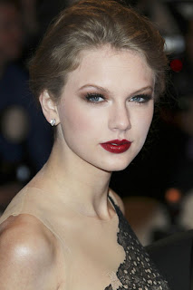 Taylor Swift to launch debut fragrance Wonderstruck