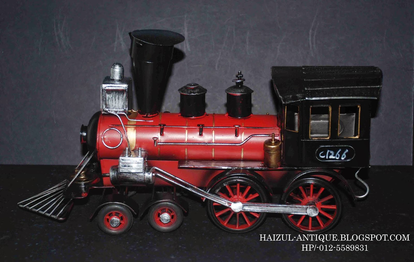 HaizulAntique HANDCRAFTS VINTAGE MODEL 1906 STEAM TRAIN (SOLD)