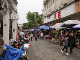 people walking on Jiefang Middle Road in Yunfu