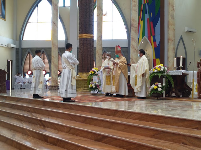 Berita terlengkap penasbisan dua orang Pastor di Gereja Katedral Paroki "Hati Kudus Yesus" keuskupan Sanggau Berita terlengkap penasbisan dua orang Pastor di Gereja Katedral Paroki "Hati Kudus Yesus" keuskupan Sanggau