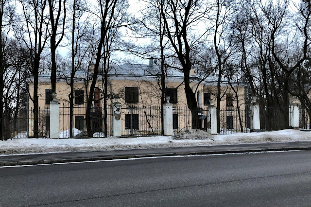 Большая Черёмушкинская улица, бывший поселок при Институте теоретической и экспериментальной физики, жилой дом 1948 года постройки