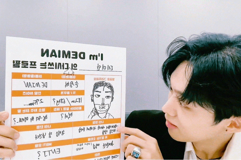 데뷔 후 처음으로 브이라이브 방송했던 가수 데미안 | 인스티즈