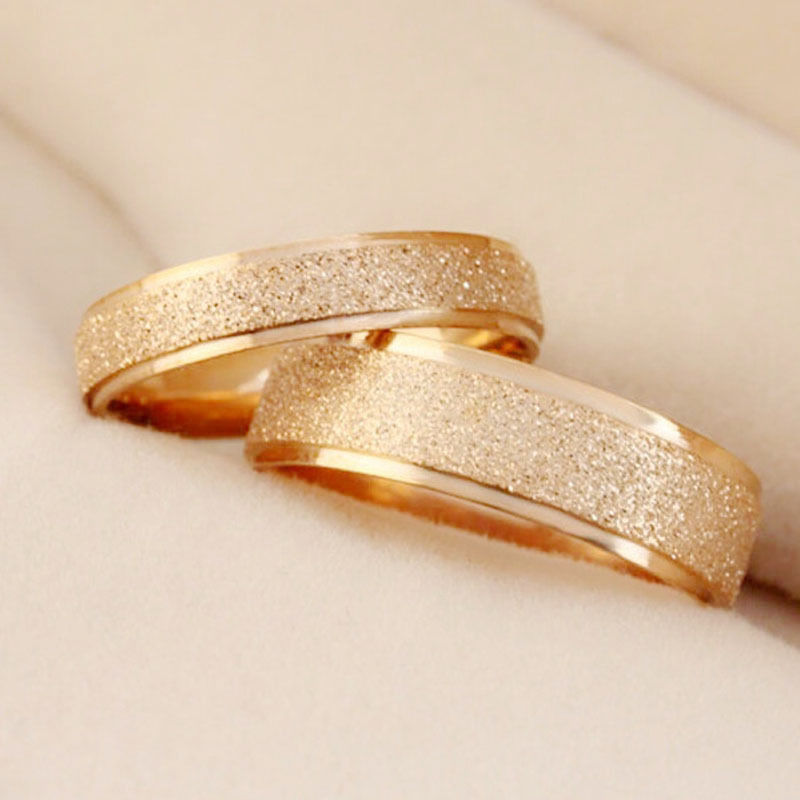 Кольцо с крошкой. Обручальное кольцо с алмазной крошкой. Обручальные кольца с алмазным напылением. Обручальное кольцо с бриллиантовой крошкой. Обручальное кольцо с напылением.