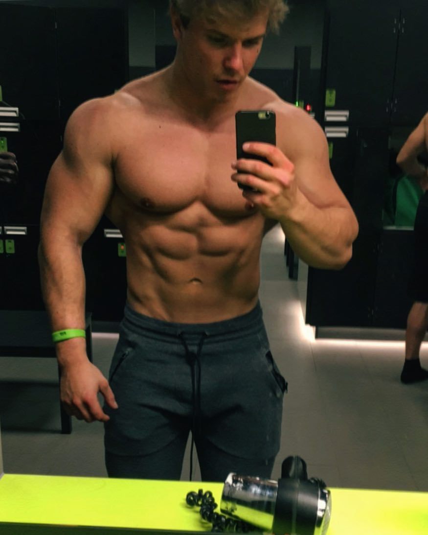 young-straight-baited-bodybuilder-lukas-sparer-shirtless-beefy-sexy-body-selfie