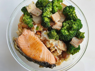 今日午餐：鹹肉、櫻花蝦炒蛋、青花菜、鮭魚，2021.02.19