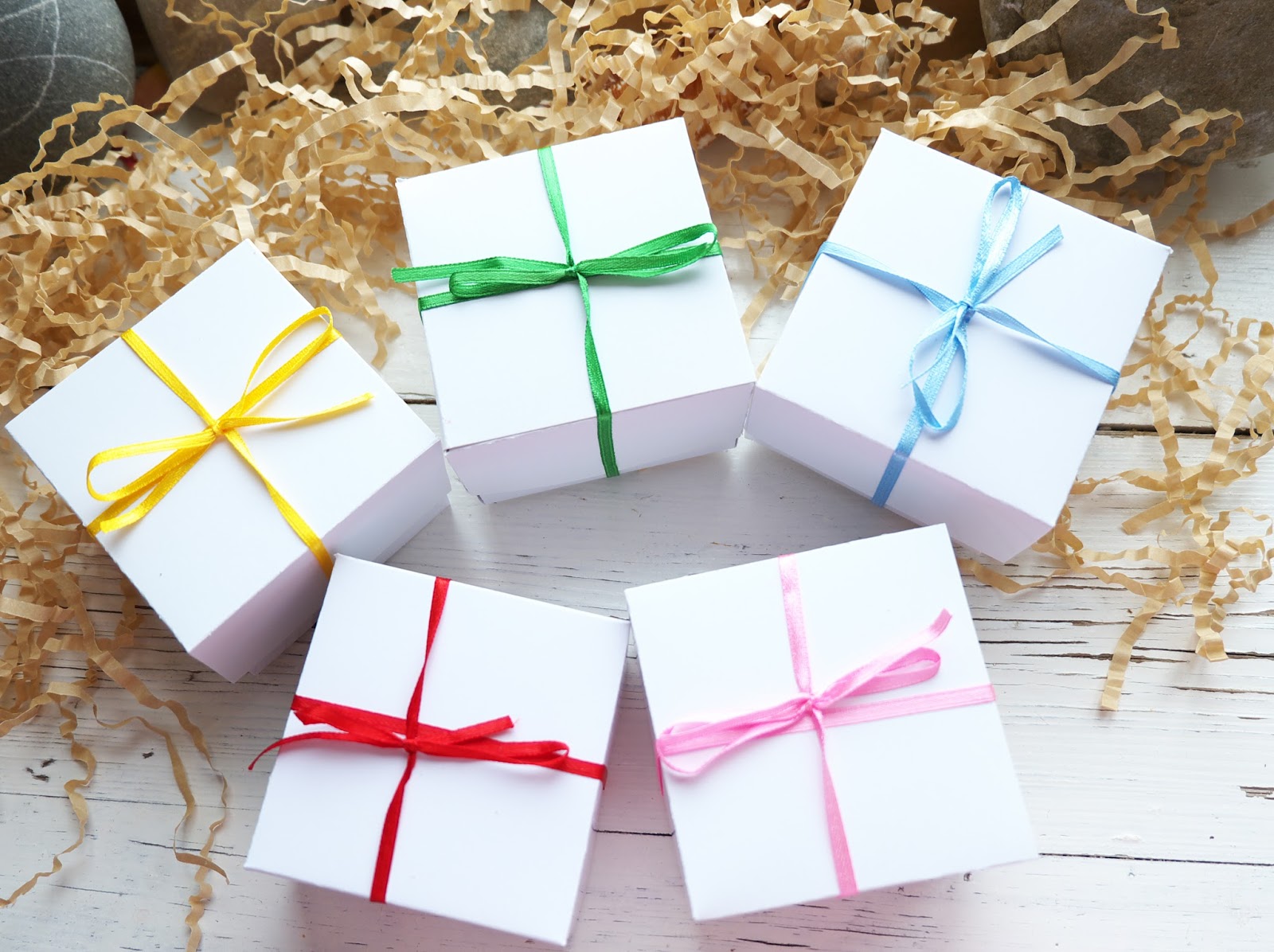 подарочные коробки своими руками. упаковочные пакеты из бумаги.