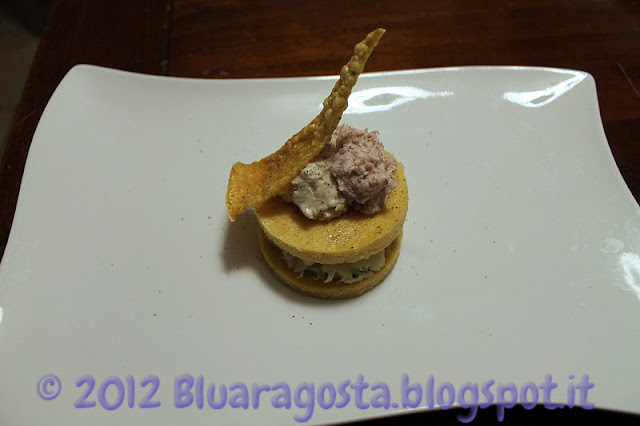 Polenta e baccalà con due mousse e chips di polenta soffiate