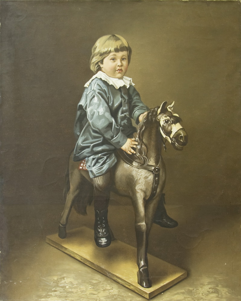 Детская игра в лошадки. Мальчик на лошадке. Мальчик на деревянной лошадке. Мальчик на коне.