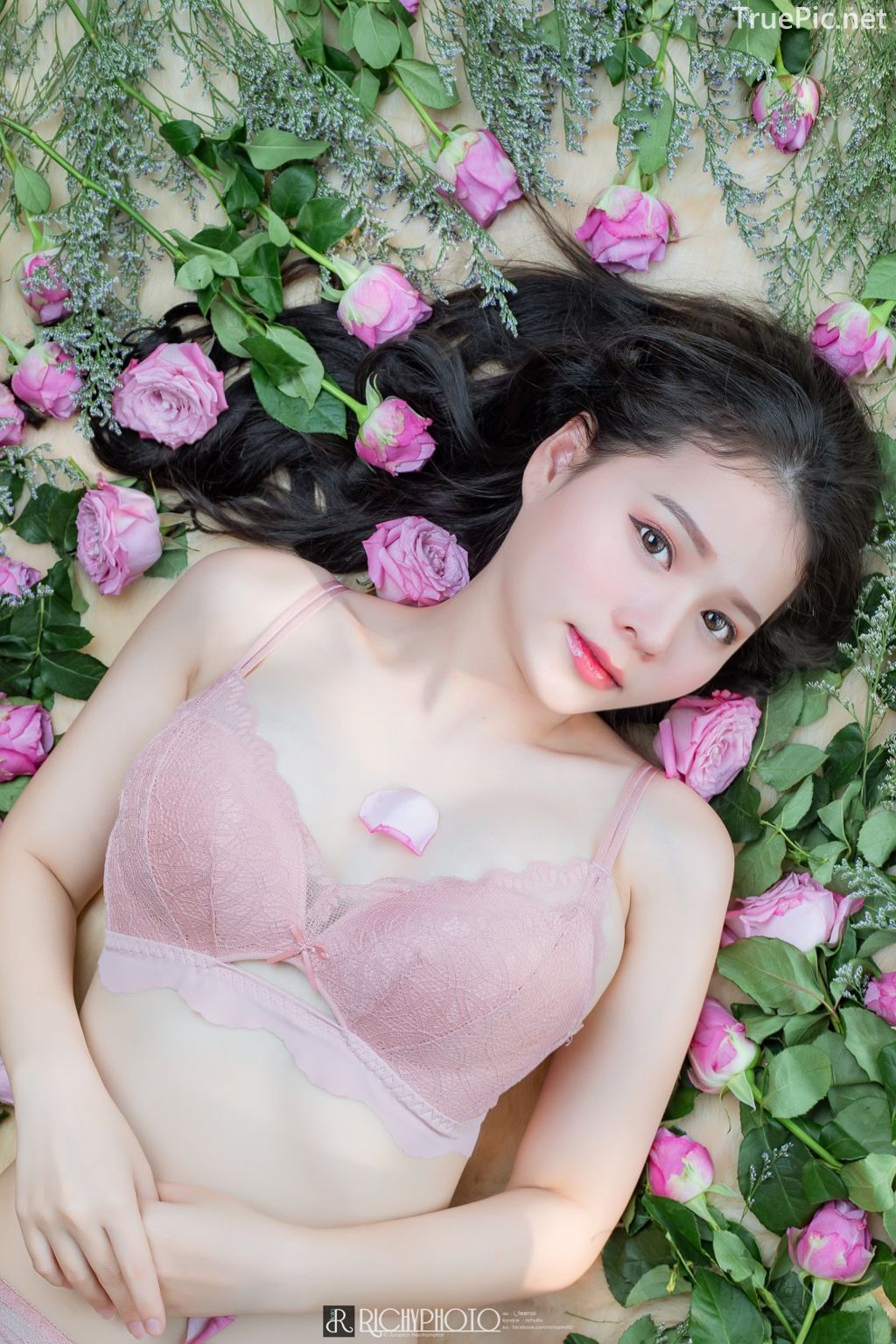 Image-Thailand-Cute-Model-Tuktick-Ponthip-Tantisuwanna-Girl-On-Flower-TruePic.net- Picture-36