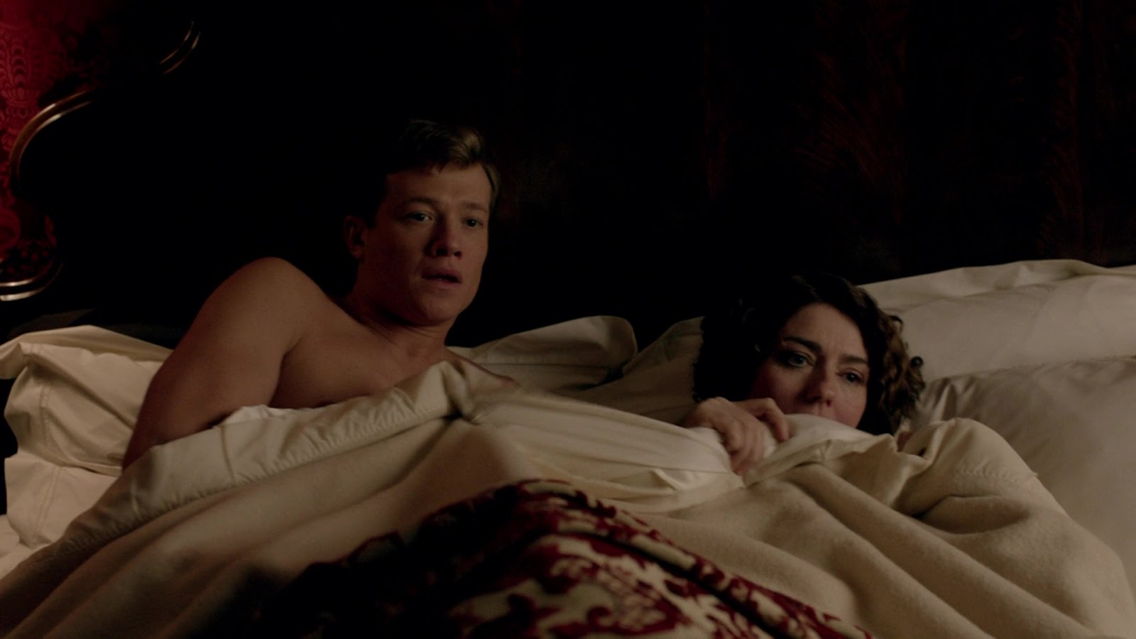 Ed Speleers shirtless in 'Downton Abbey' - S05E01.