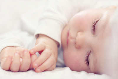 طريقة النوم الصحيحة للاطفال