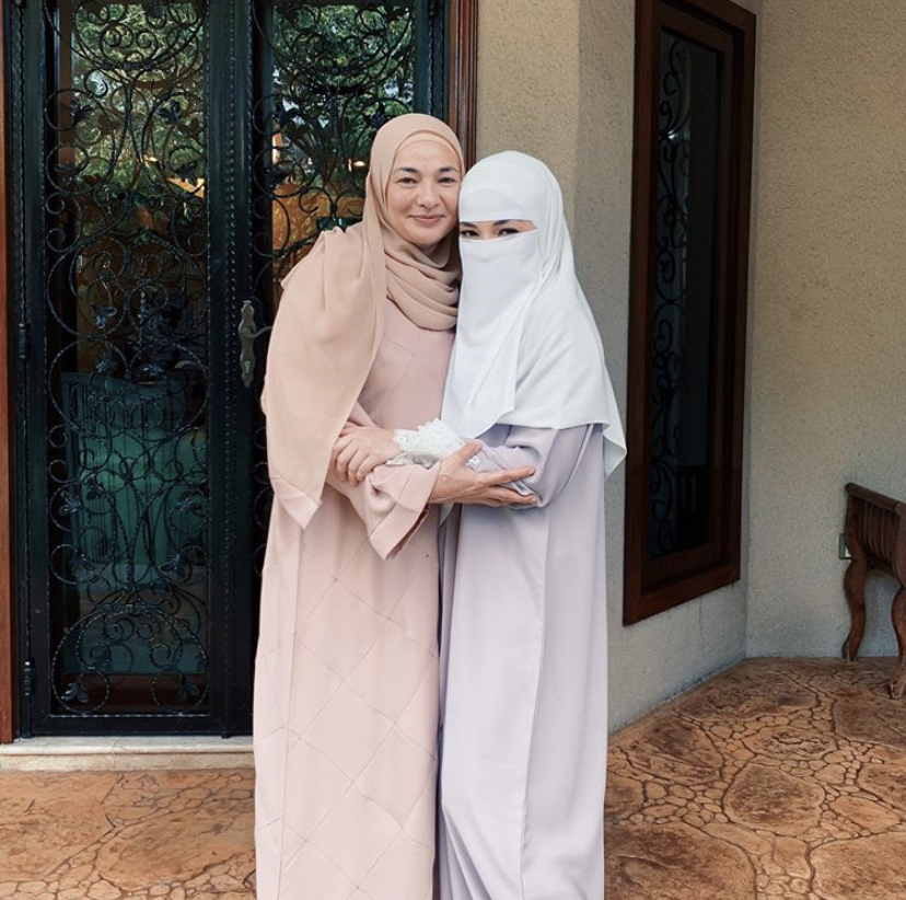 Pertunangan neelofa pu riz, neelofa bertunang, gambar neelofa bertunang, majlis pertunangan neelofa pu riz