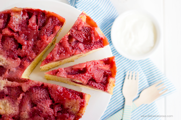 torta rovesciata allo yogurt e fragole