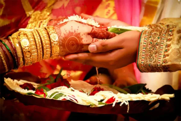 UP Man Arrives Late at Own Wedding, Miffed Bride Finds Herself Another Groom,News, Local-News, Religion, Marriage, Police, Compromise, National