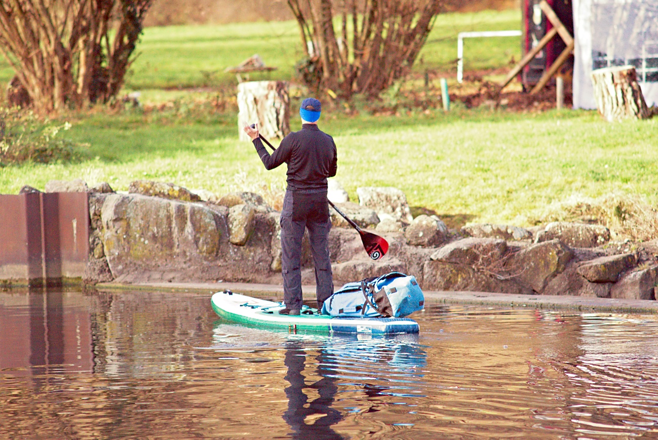 Zum Tagesabschluss — Ein Neckartourenpaddler