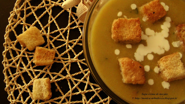 Supa Crema de Mazare cu crutoane  / Crema di piselli con crostini di pane