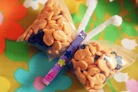 Easy Butterfly Snack Bags Using Clothespins and Baggies