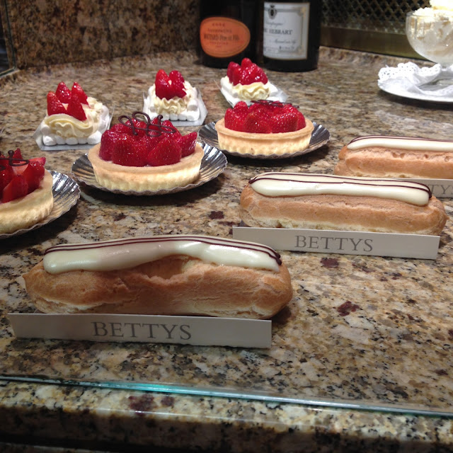 Chocolate eclair and strawberry tarts 