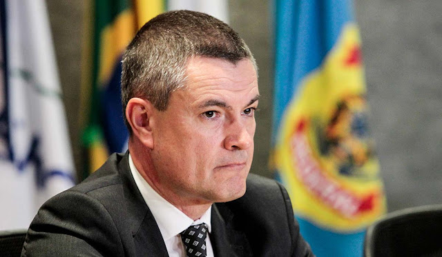 Bolsonaro exonera 'a pedido' Valeixo do cargo de diretor-geral da PF