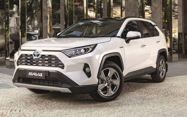 Toyota RAV4 Hybrid tem recall por problema na suspensão