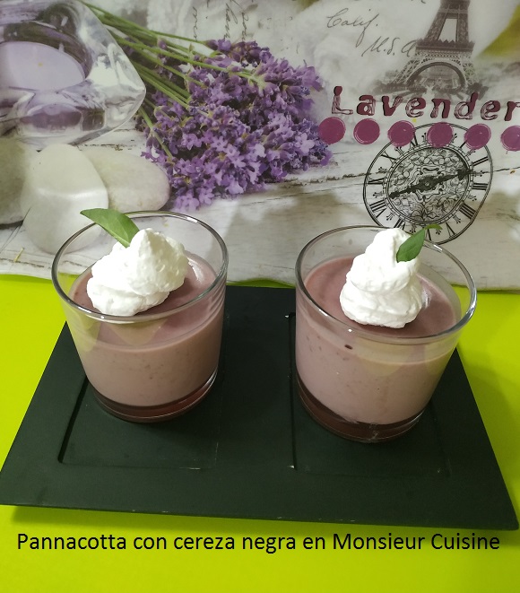 Pannacotta con cereza negra en Monsieur Cuisine