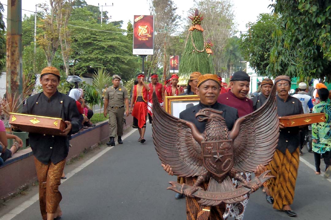 dioblog: Gagasan tentang Proses Sosialisasi dan Internalisasi Sila