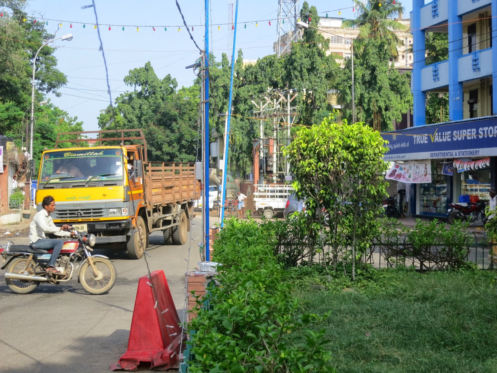 Dharmakarmaarts Streets of Chennai Sunday Morning at Barnaby Road