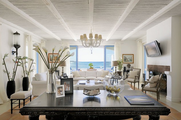 BLANCO Y AZUL CON VISTAS AL MAR | Decoración